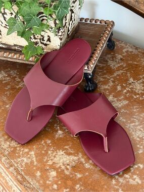 Old Navy Faux-Leather Thong Sandal